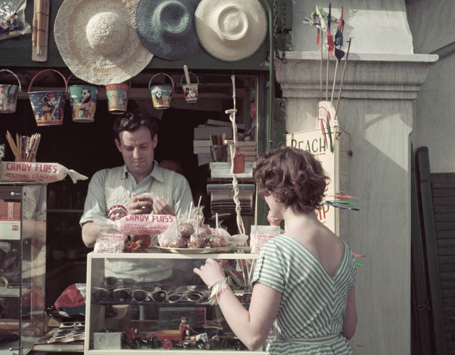 Buying candyfloss from a stall